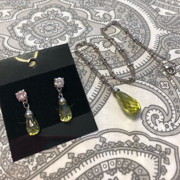 ⬇️ Beautiful necklace & earring set - Picture 6 of 7